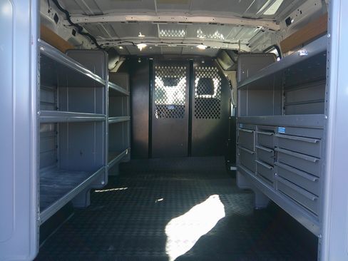 Used 2024 Ford Transit 250 XL image 11