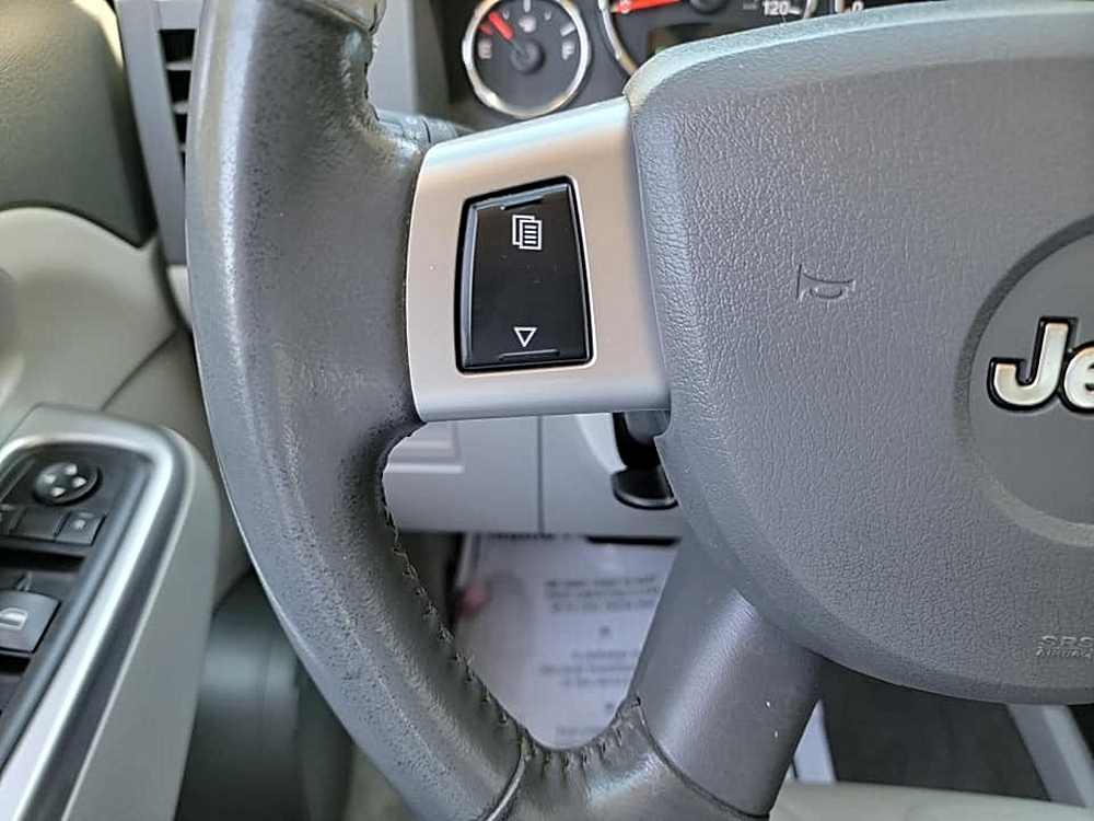 Used 2008 Jeep Liberty 4WD Limited image 15
