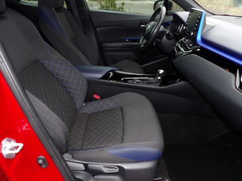 Used 2020 Toyota C-HR XLE image 15