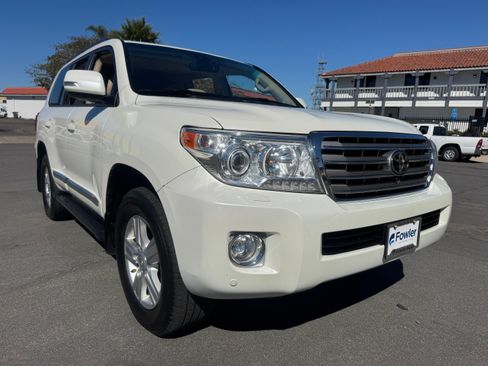 Used 2015 Toyota Land Cruiser image 16