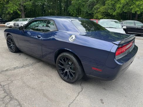 Used 2014 Dodge Challenger SXT RWD image 3