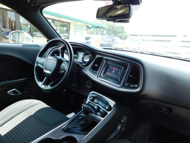 Used 2015 Dodge Challenger SXT RWD image 19