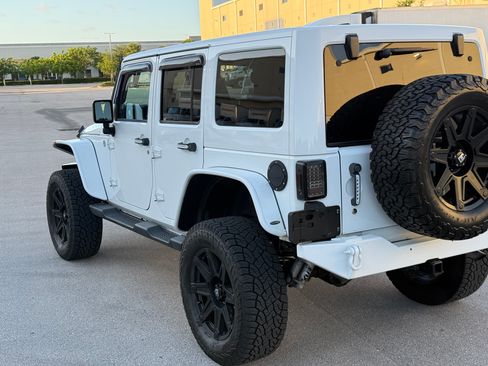 Used 2015 Jeep Wrangler 4WD Unlimited Sahara image 38