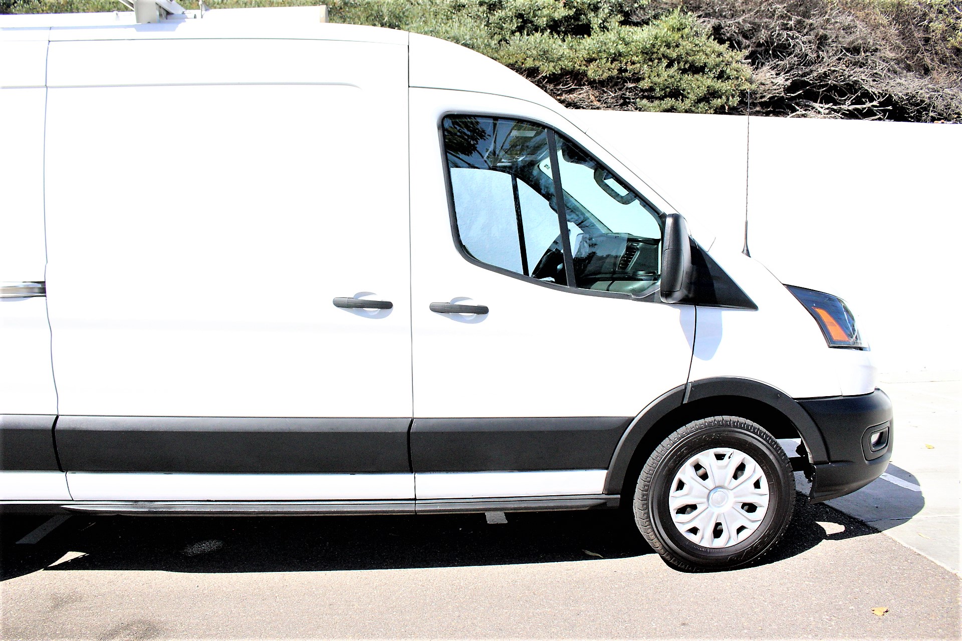 Used 2020 Ford Transit 250 Medium Roof RWD image 10
