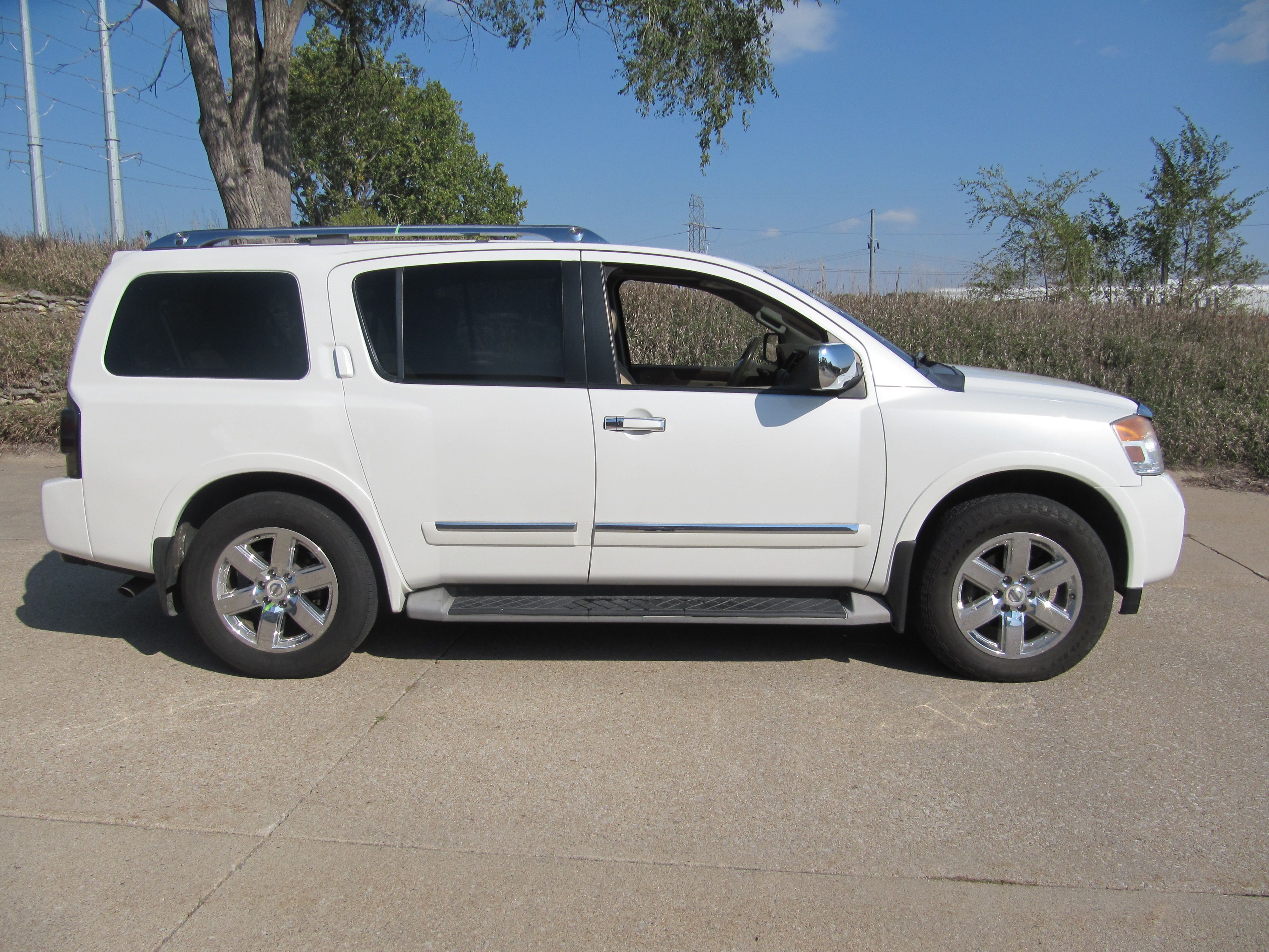 Used 2014 Nissan Armada Platinum AWD/4WD image 9