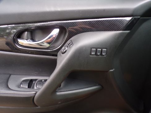 Used 2019 Nissan Rogue FWD image 12
