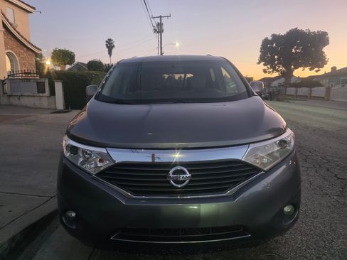 Used 2017 Nissan Quest SV image 3