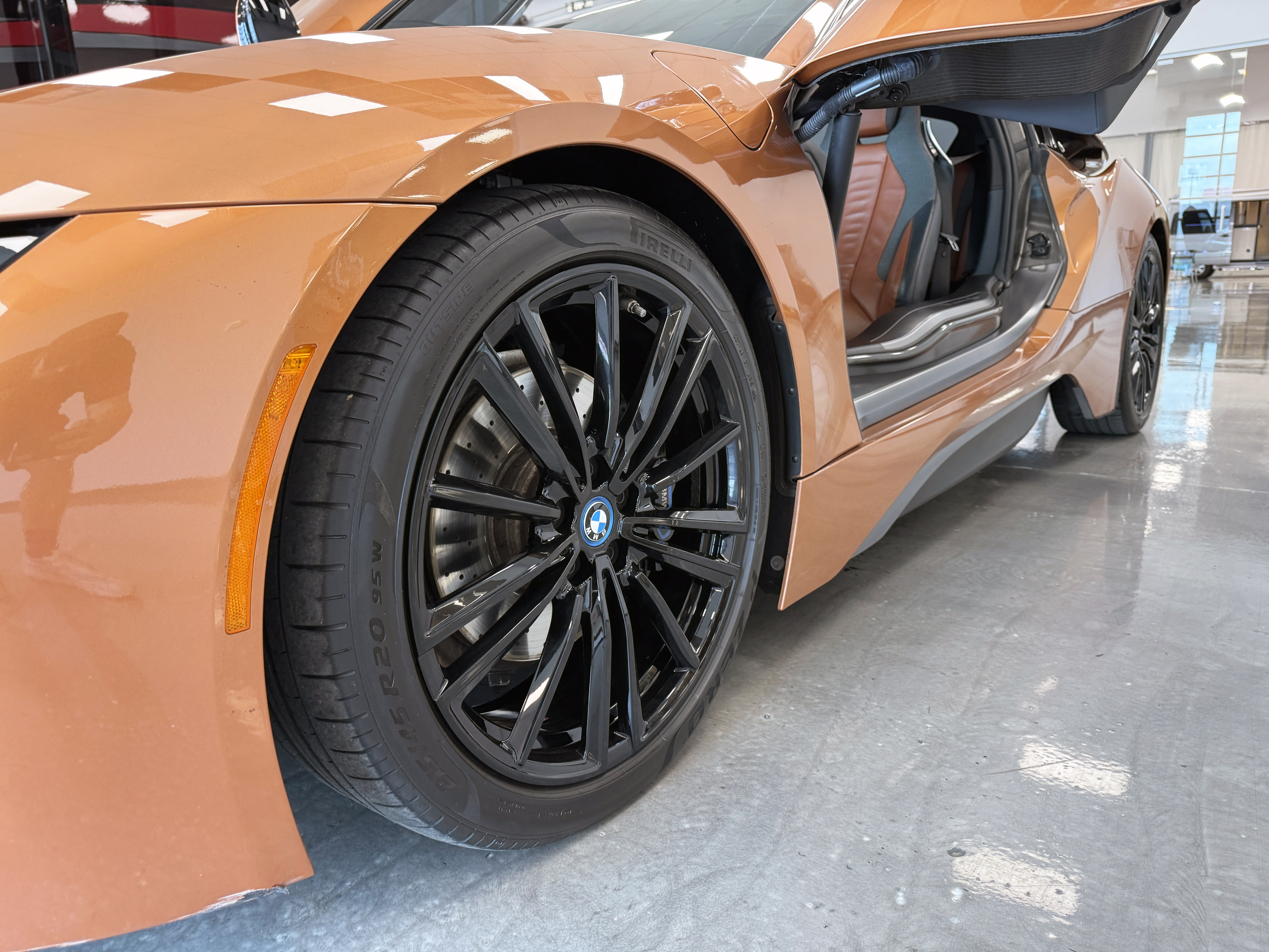 Used 2019 BMW i8 Coupe AWD/4WD image 11