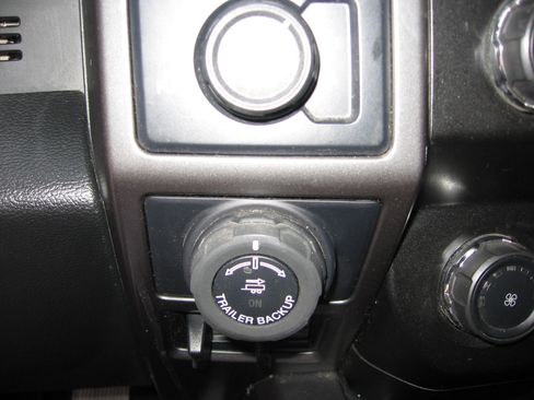 Used 2020 Ford F150 XLT image 9