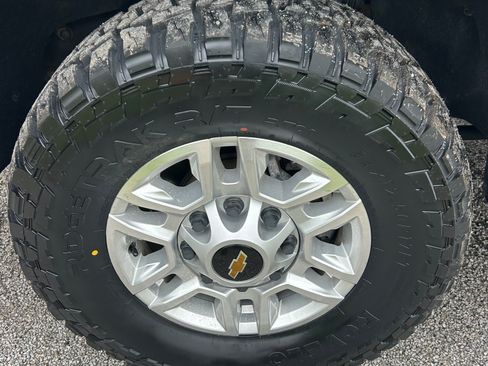 Used 2023 Chevrolet Silverado 2500 4x4 Crew Cab LT image 18