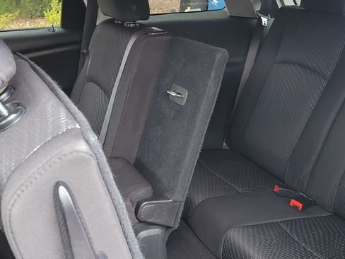 Used 2018 Dodge Journey SE image 12