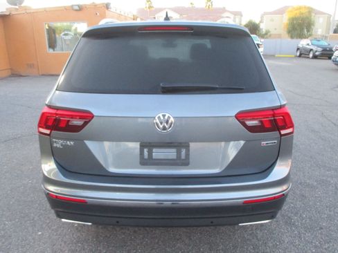 Used 2020 Volkswagen Tiguan SEL Premium image 8