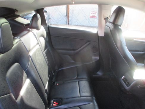 Used 2023 Tesla Model Y Performance image 13