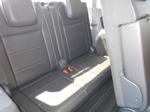 Used 2020 Volkswagen Tiguan FWD image 8