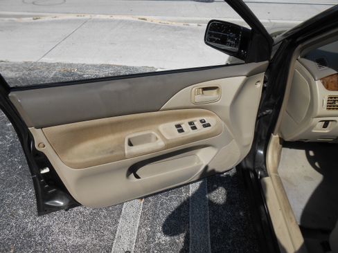 Used 2003 Mitsubishi Lancer ES image 9