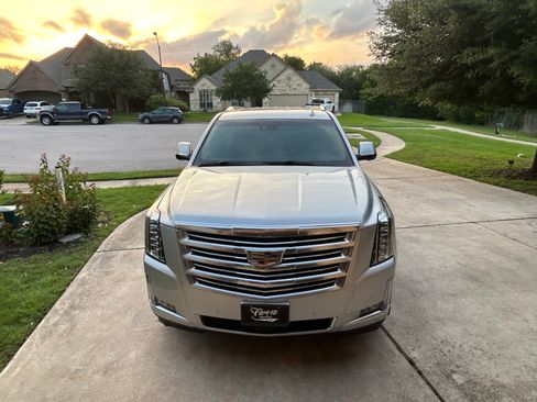 Used 2017 Cadillac Escalade 2WD Platinum image 18