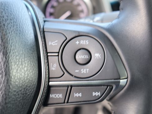 Used 2018 Toyota Camry XLE image 22