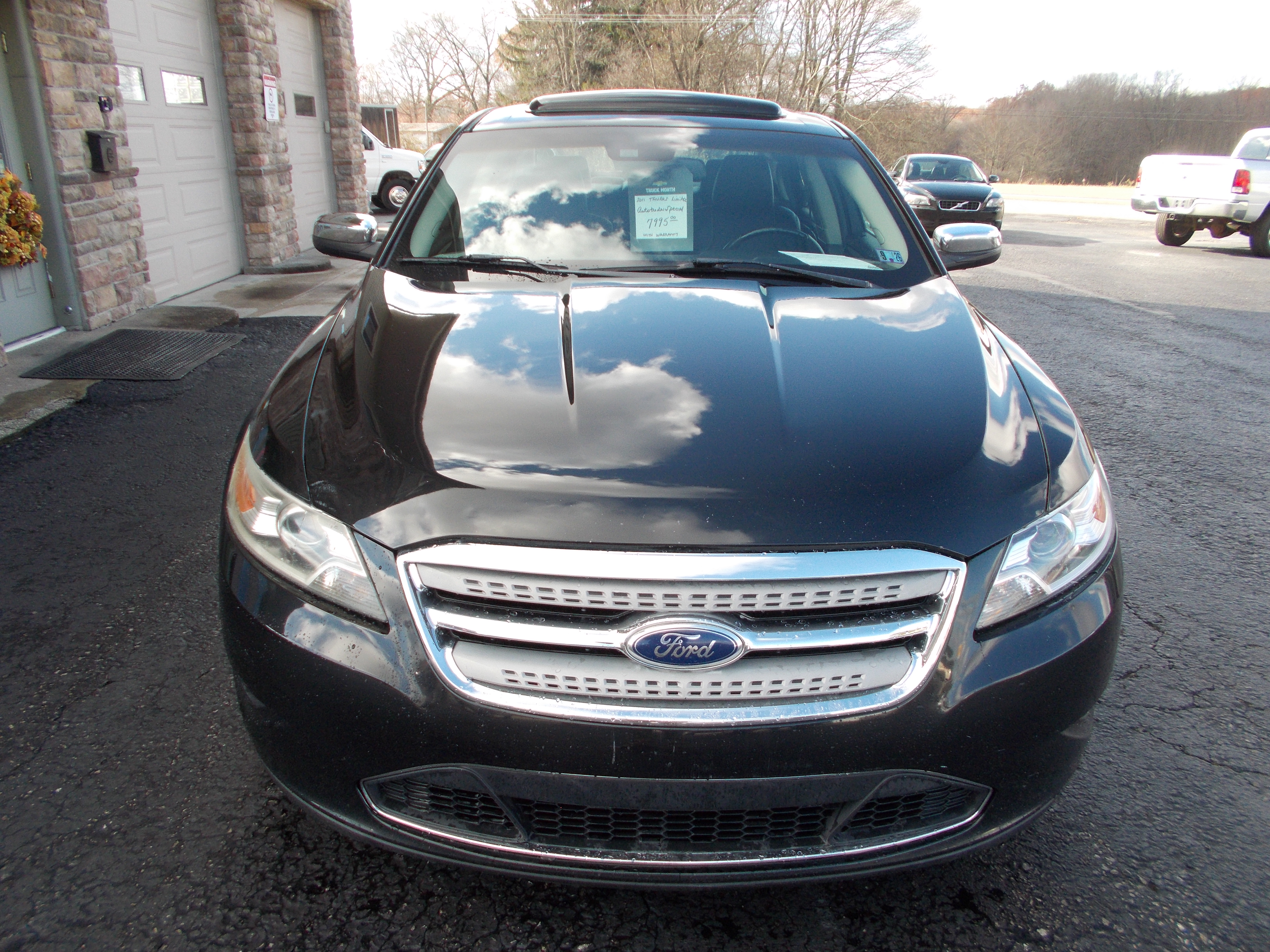 Used 2011 Ford Taurus Limited FWD image 2