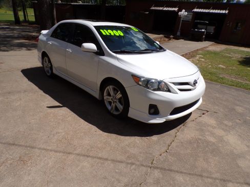 Used 2013 Toyota Corolla S Plus image 4