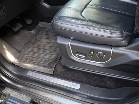 Used 2018 Ford Expedition Platinum image 25