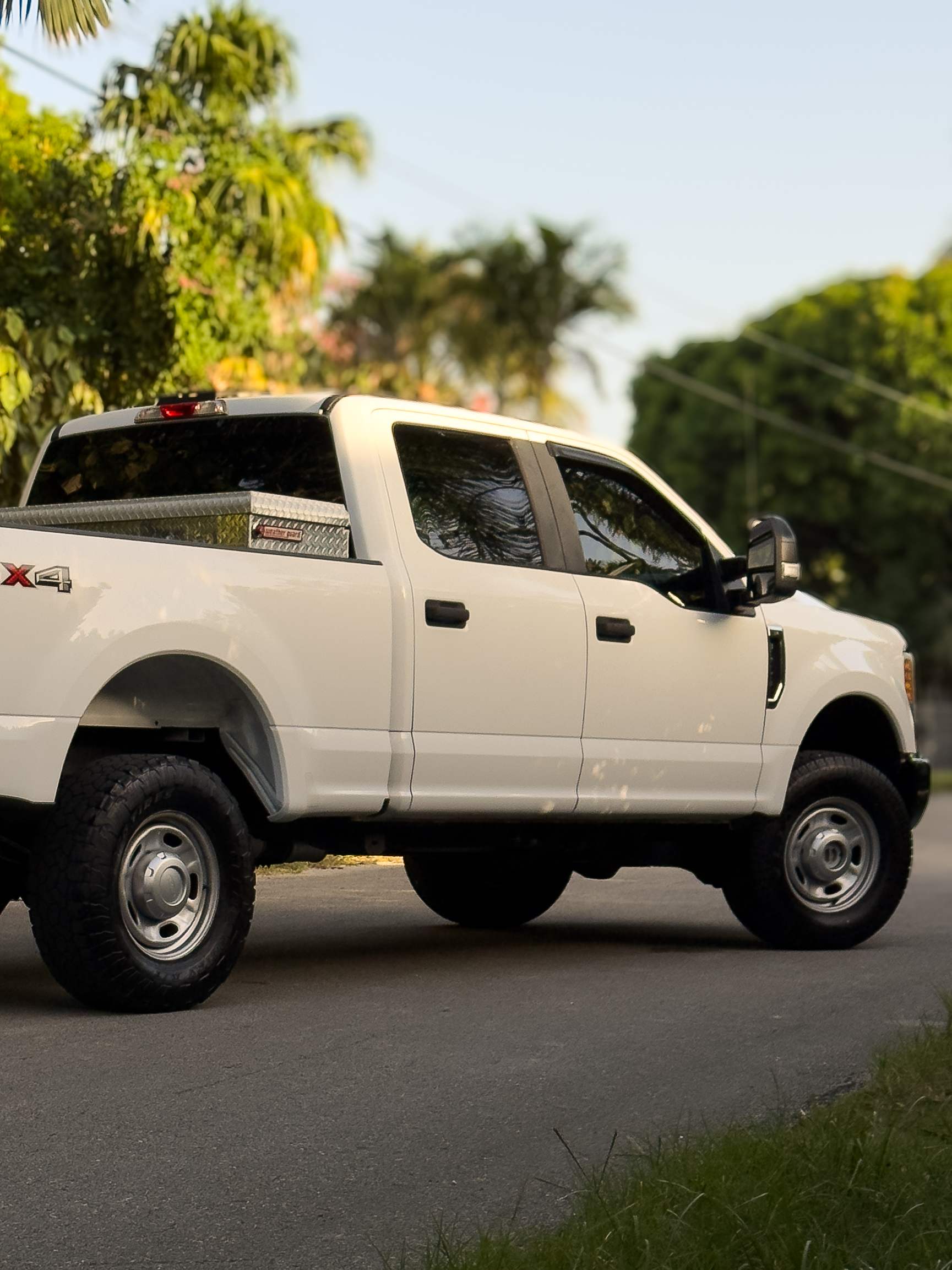 Used 2017 Ford F250 4x4 Crew Cab Super Duty image 3