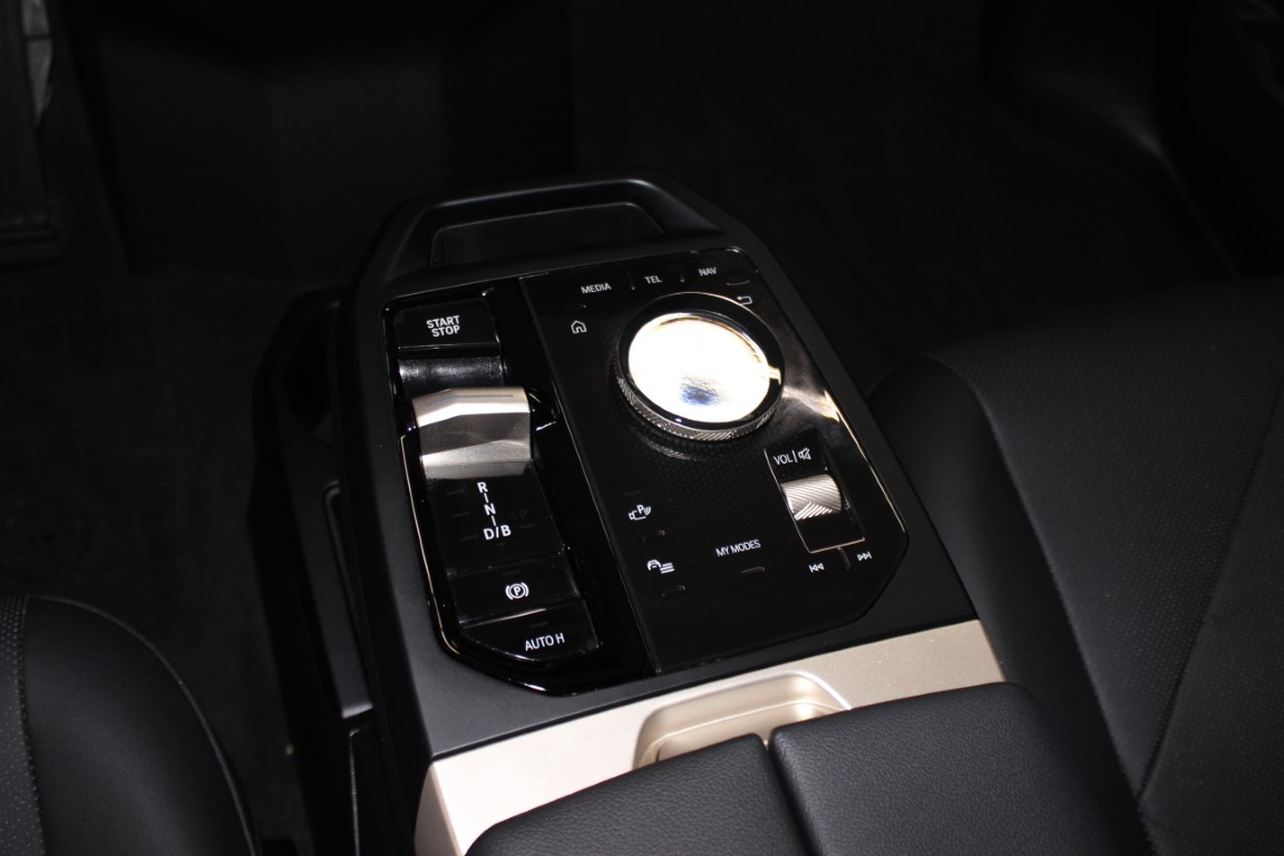 Used 2024 BMW iX xDrive50 AWD/4WD image 19