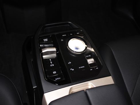Used 2024 BMW iX xDrive50 AWD/4WD image 19
