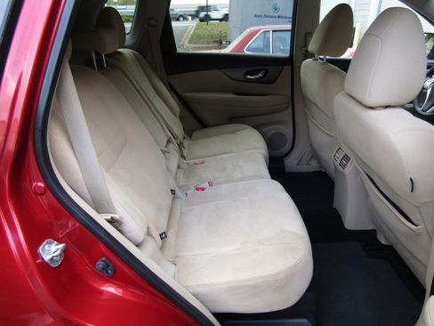 Used 2016 Nissan Rogue SV image 12