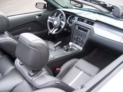 Used 2013 Ford Mustang GT Convertible RWD image 16