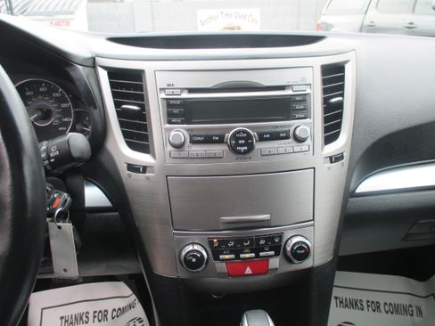 Used 2010 Subaru Outback 2.5i Premium AWD/4WD image 4