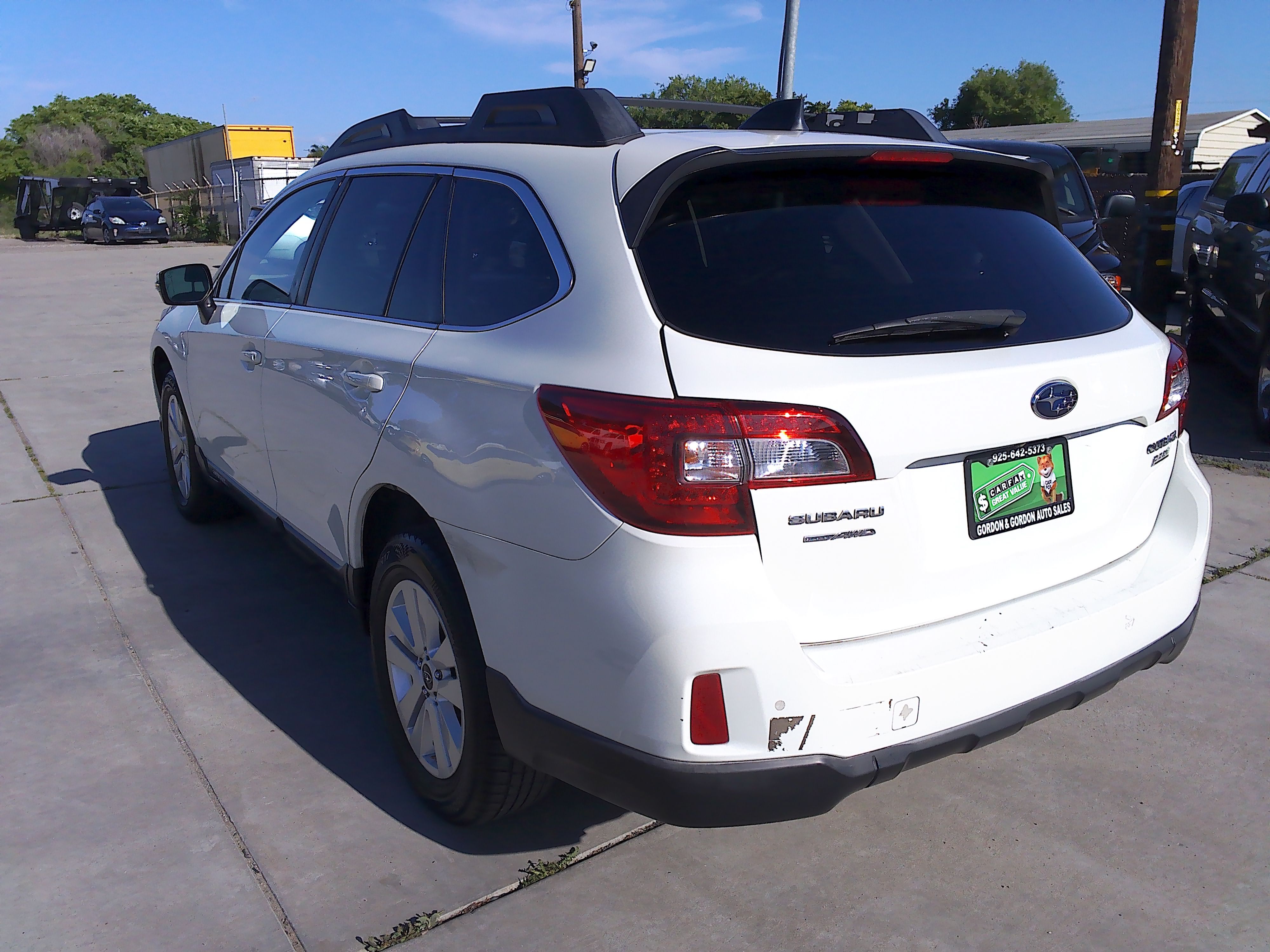Used 2017 Subaru Outback 2.5i Premium AWD/4WD image 3