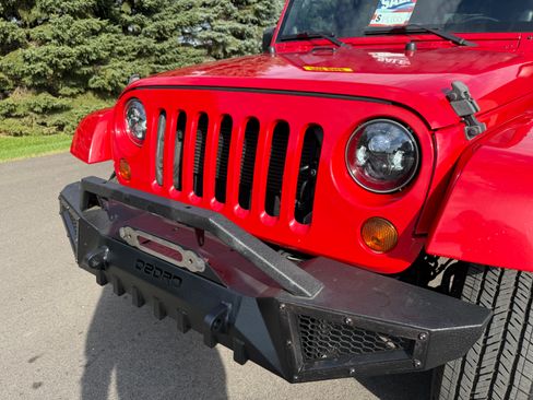 Used 2012 Jeep Wrangler Unlimited Sahara image 6