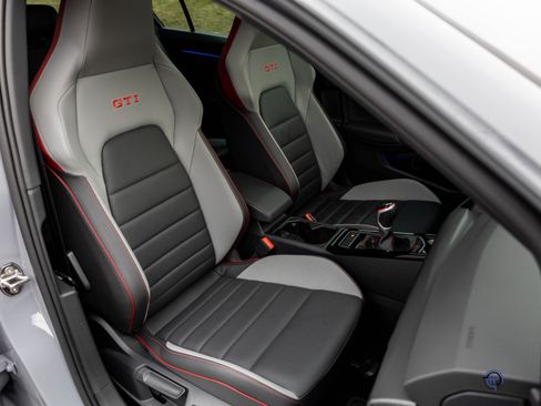 Used 2024 Volkswagen GTI SE image 50