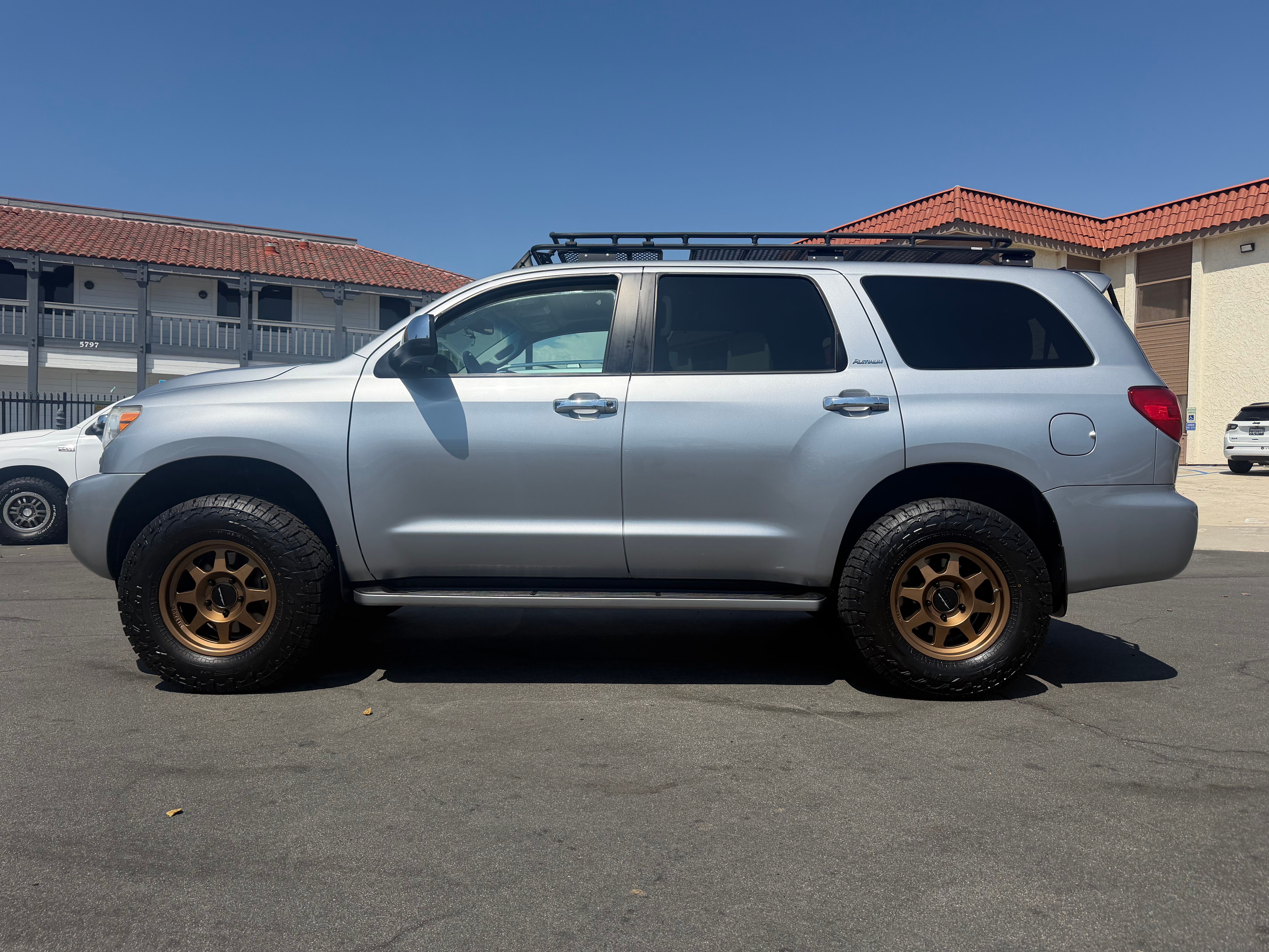 Used 2017 Toyota Sequoia Platinum AWD/4WD image 3