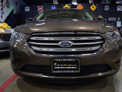 Used 2015 Ford Taurus SE image 10