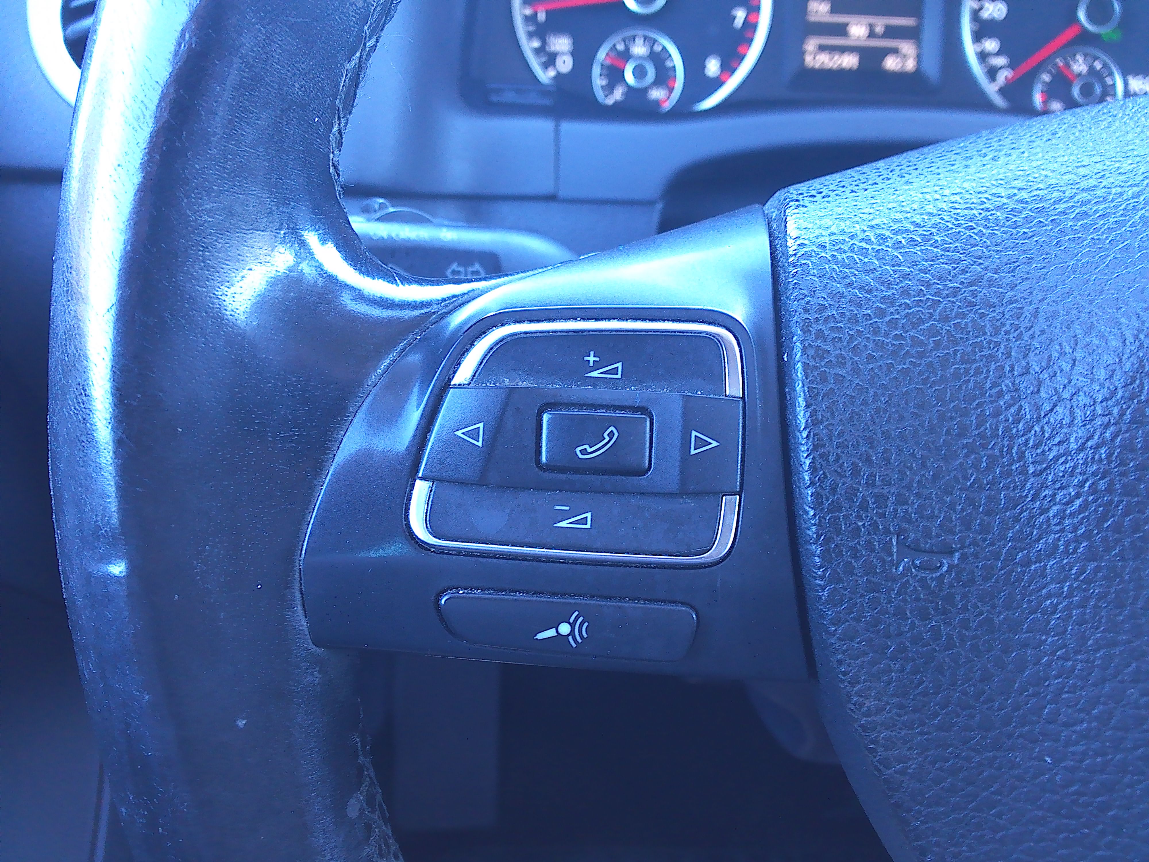 Used 2013 Volkswagen Tiguan 2.0T S Sport Utility 4D FWD image 25