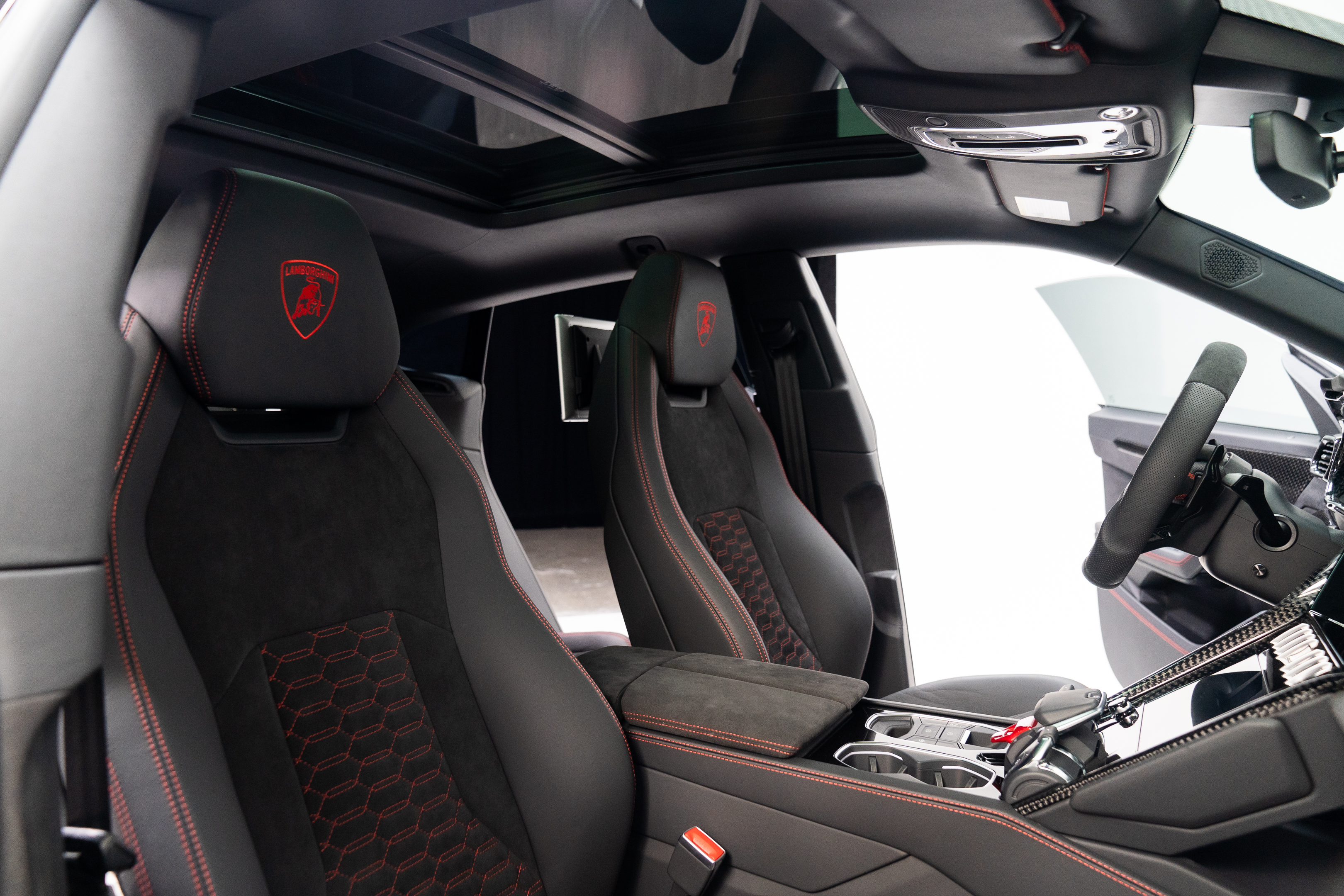 Used 2020 Lamborghini Urus AWD/4WD image 8