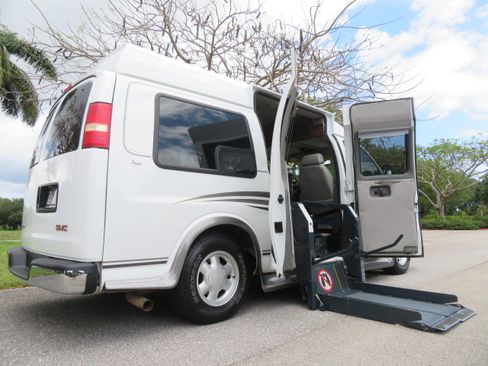 Used 2004 GMC Savana 1500 SLT RWD image 4