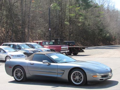 Used 2004 Chevrolet Corvette image 12
