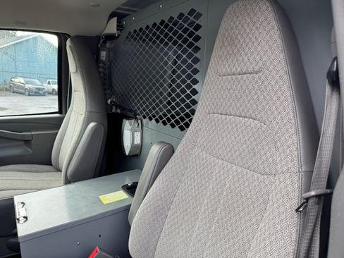 Used 2017 Chevrolet Express 3500 image 18