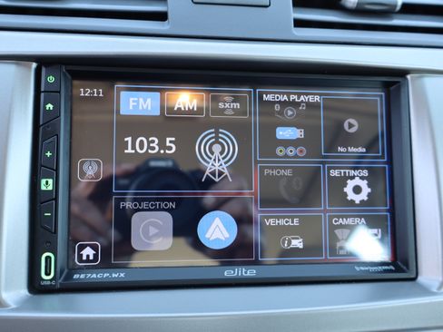 Used 2011 Toyota Camry XLE image 25