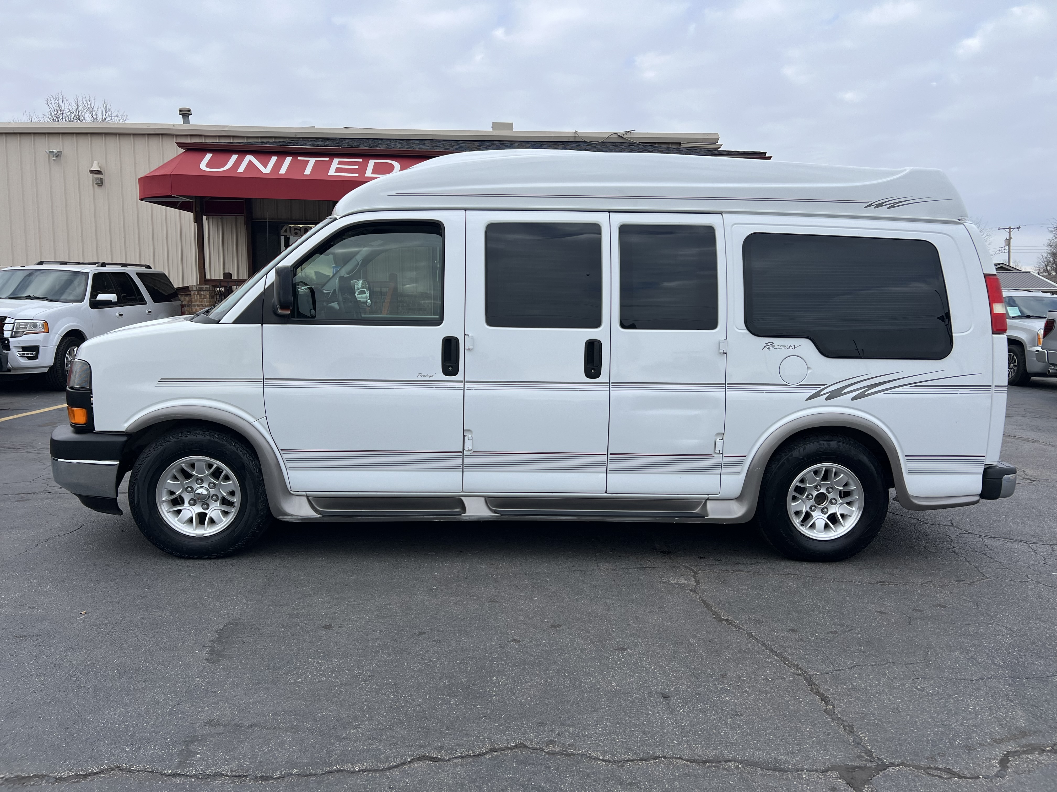 Used 2007 GMC Savana 1500 SLT RWD image 1