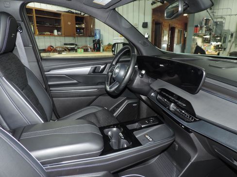 Used 2026 Buick Enclave AWD Sport Touring image 23