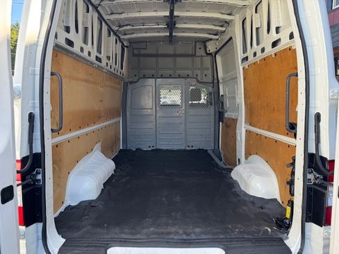 Used 2017 Nissan NV 2500 SV image 3