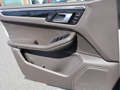 Used 2015 Porsche Macan S image 20