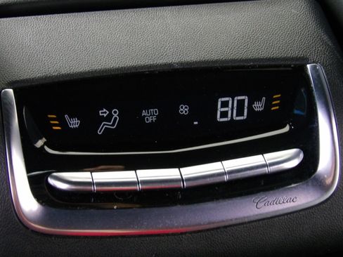 Used 2025 Cadillac XT6 Premium Luxury image 24