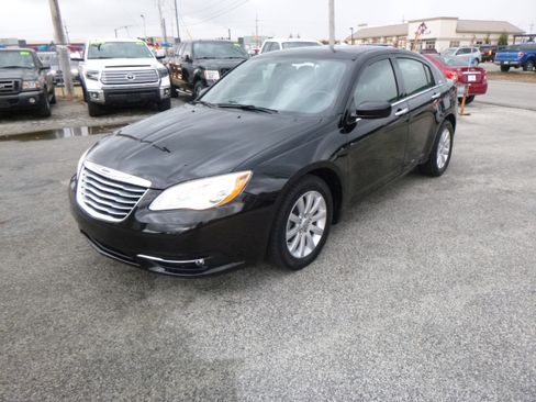 Used 2014 Chrysler 200 Limited image 2