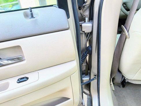 Used 2002 Ford Taurus SEL FWD image 28