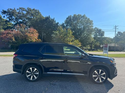 Used 2023 Honda Pilot Elite image 3