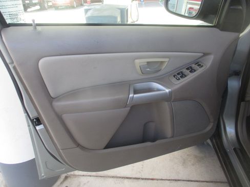 Used 2005 Volvo XC90 2.5T image 12